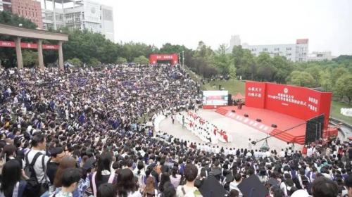 西南政法大学宝圣湖校区怎么样.哪个校区颁发的自考本科文凭与其他学校...